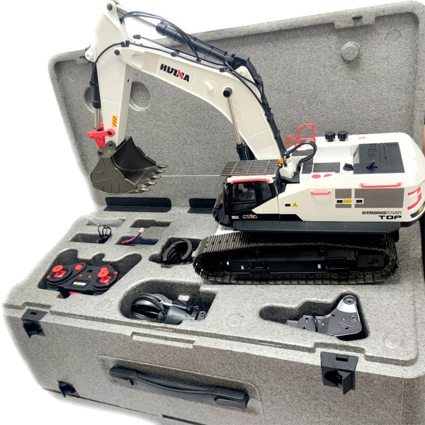 Huina 1594 alloy RC excavator digging sand
